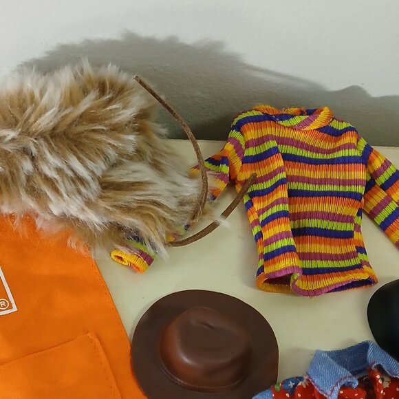 Assorted lot of Ken doll clothes and hats - 15 pieces - Picture 6 of 12